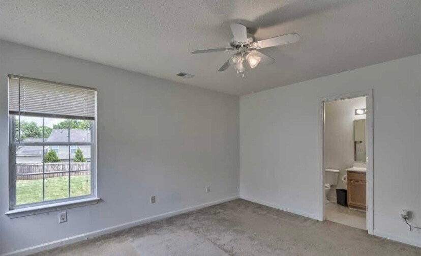 Building Photo - 210 Seven Pines Ct