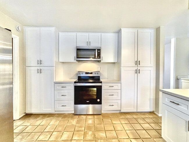 Building Photo - 3 Bed & 2.5 Bath House in Fallbrook, CA / ...
