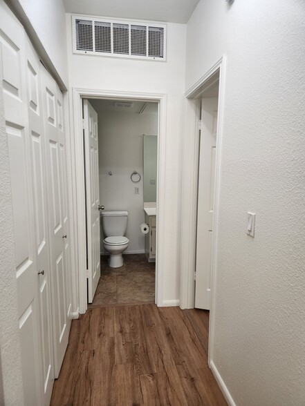Building Photo - 7009 E Acoma Dr