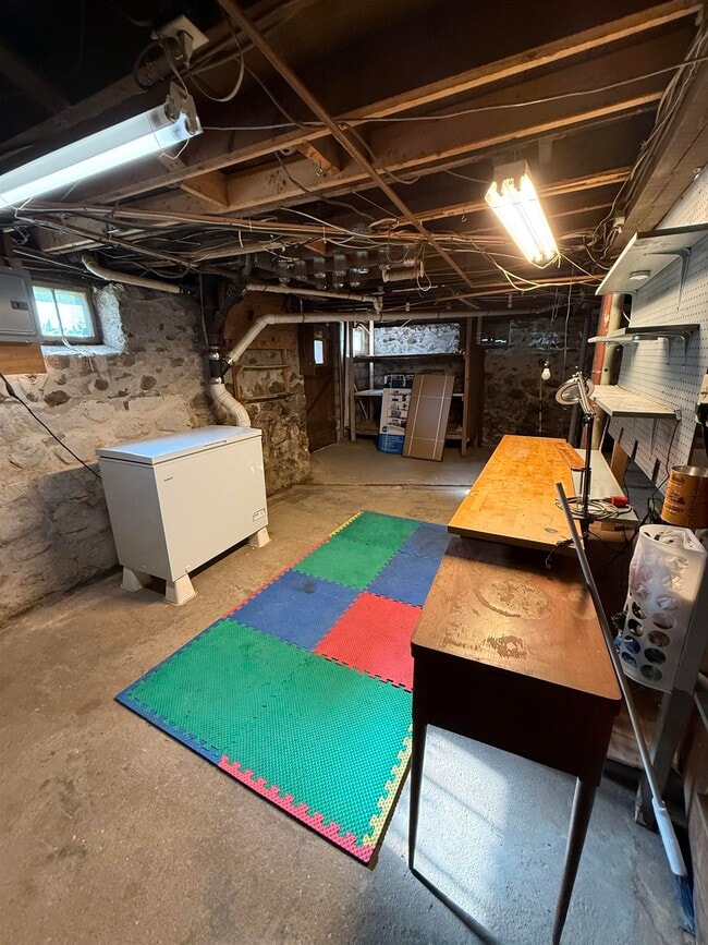Building Photo - 22 Westville Rd