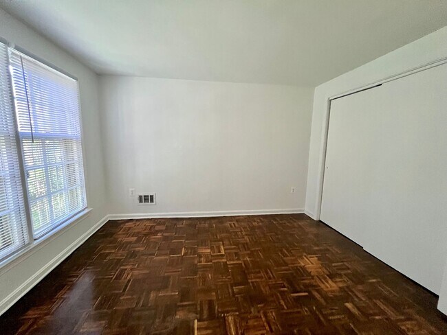 Building Photo - 340 11th St SE