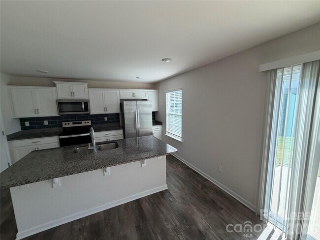 Building Photo - 7868 Whispering Strm Dr