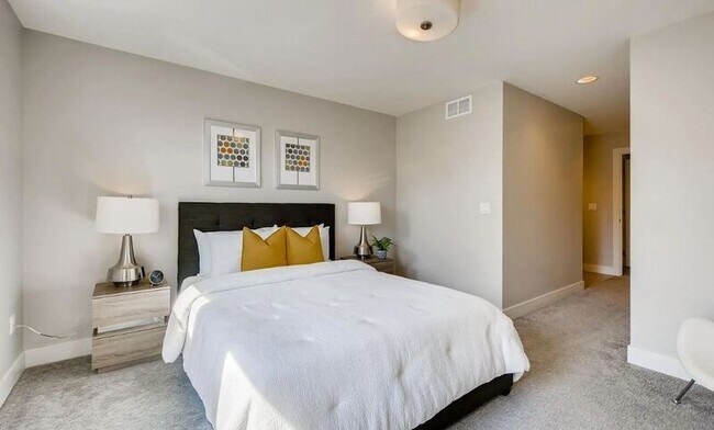 Building Photo - 1334 Osceola St