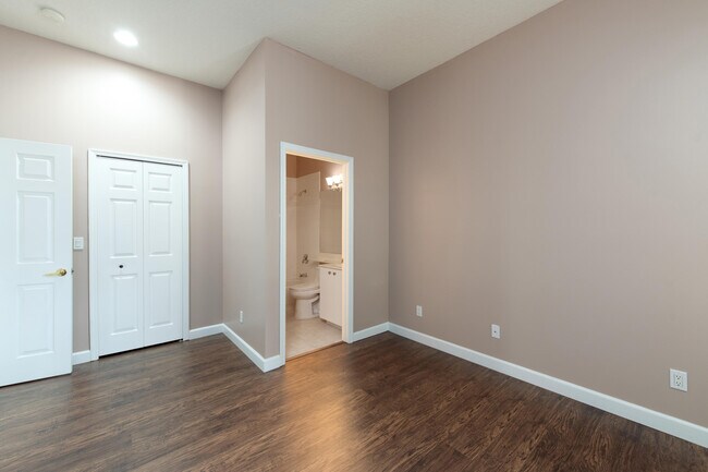 Building Photo - 665 SW Lake Charles Cir