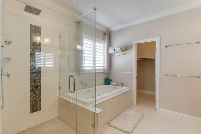 Building Photo - Fully Furnished Single-Story Gem in Gated Northwest Community!