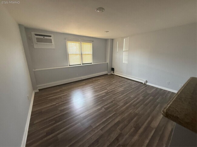 Building Photo - 1219 2nd Ave