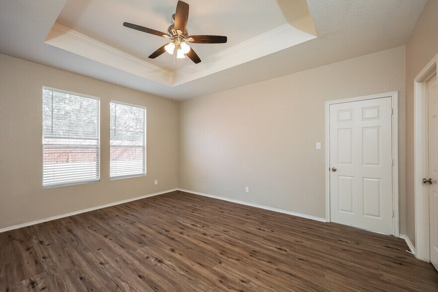 Building Photo - 27330 Wrought Iron