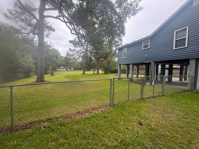 Building Photo - 5112 Kraft St