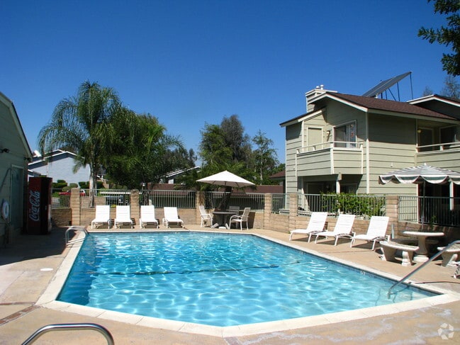 Sparkling Pool - Crown Point Apartments