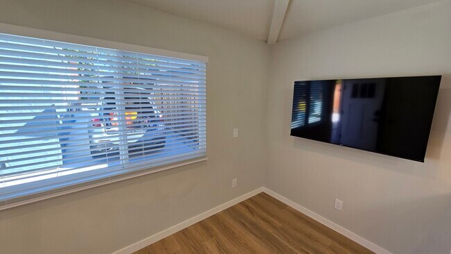 Building Photo - 738 Locust St