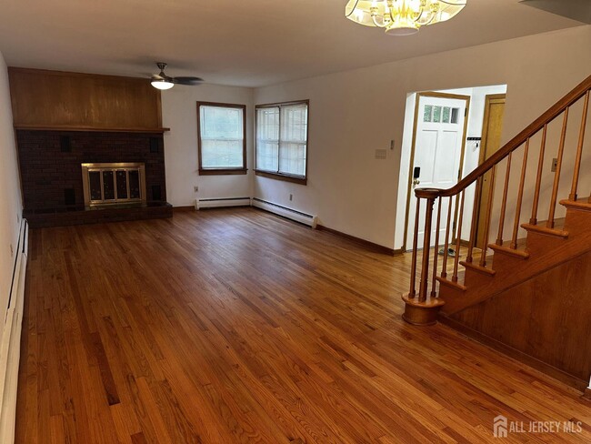 Building Photo - 7 Paul St