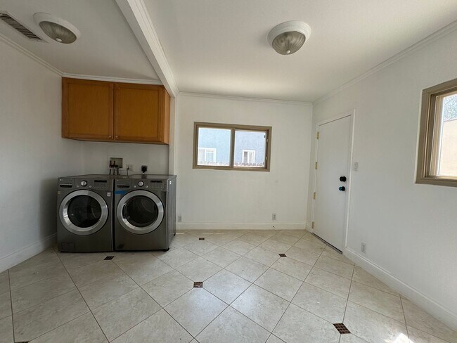 Building Photo - Charming Spanish-Style Home with a lot of ...