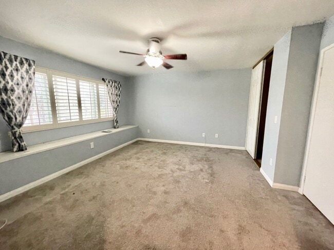 Building Photo - Updated 3 Bedroom Summerset Ct Home!