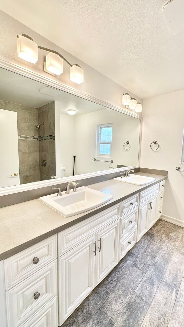 Building Photo - Spacious Two-Story Home with Three-Car Att...