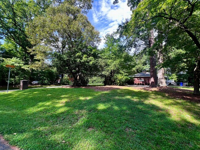 Building Photo - STUNNING home with fully finished BASEMENT!!!