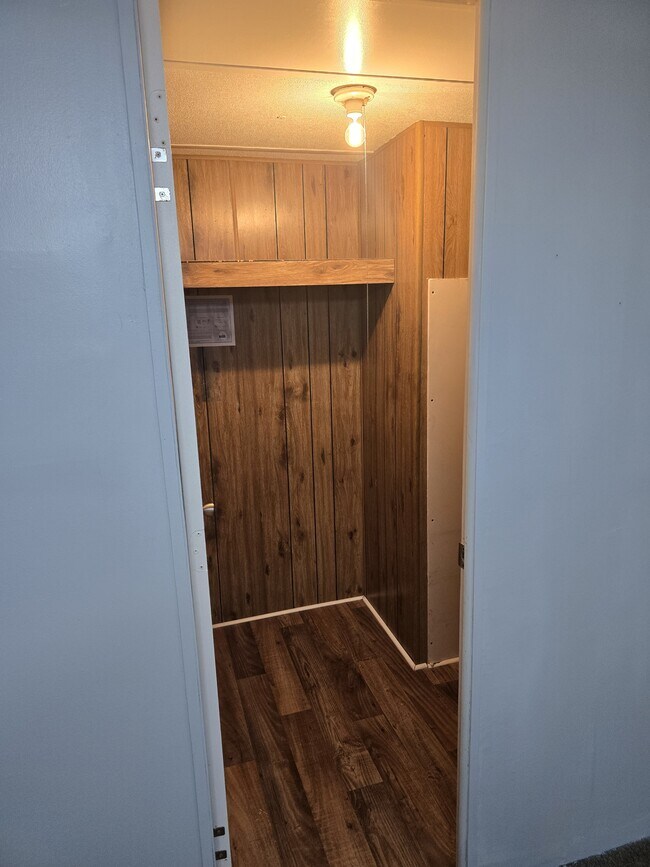 Building Photo - 8827 Deerwood Dr