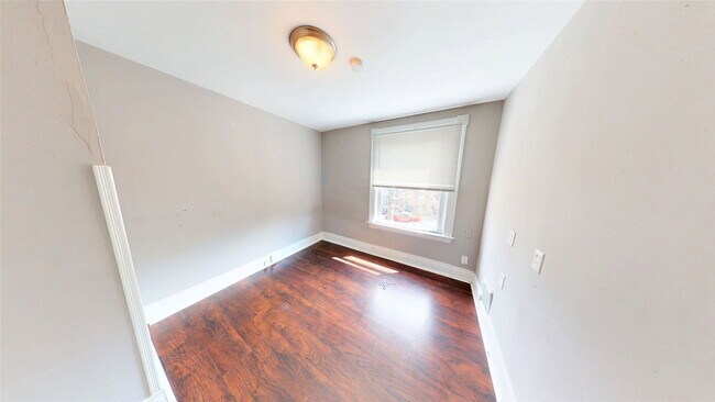 Building Photo - 2313 Stratford Ave