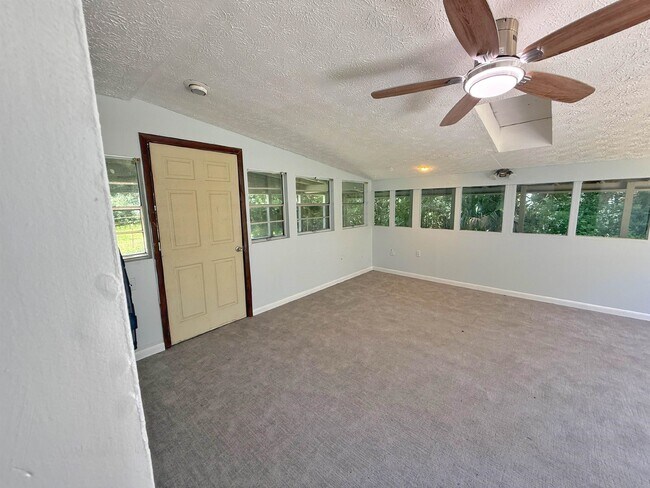 Building Photo - 5940 US-1