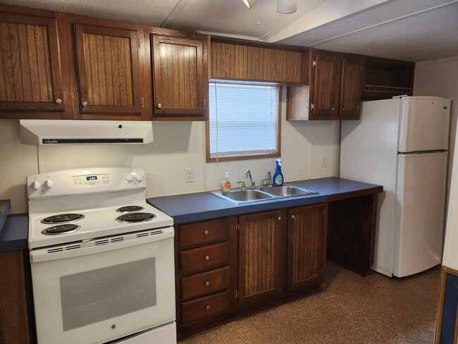 Building Photo - Newly Remodeled Mobile Home