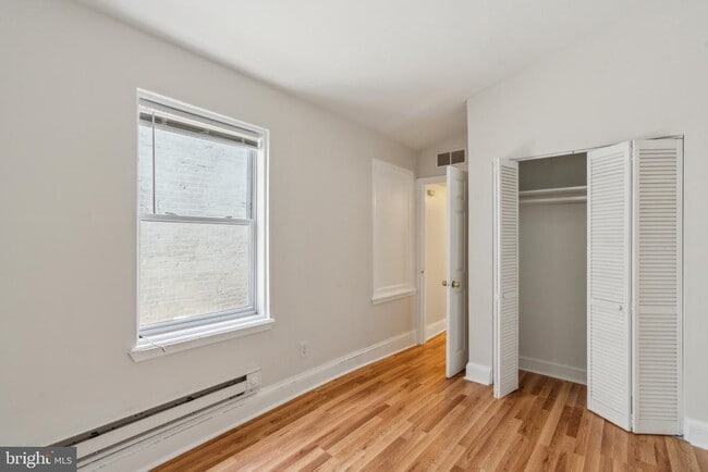 Building Photo - 822 W Lombard St