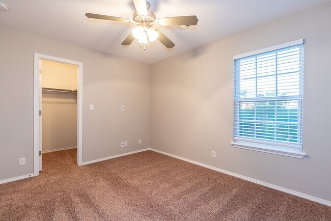 Building Photo - 3 Bed | 2.5 Bath in Broken Arrow!