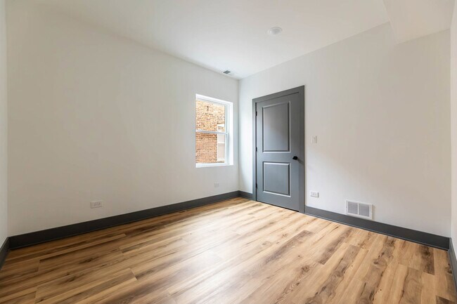 Building Photo - 7642 S Throop St