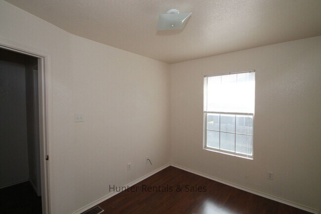 Building Photo - 4506 Jeff Scott Dr