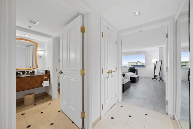 Building Photo - 848 Pacific Ave