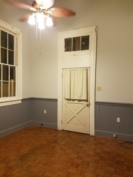 Building Photo - 921 N Miro St