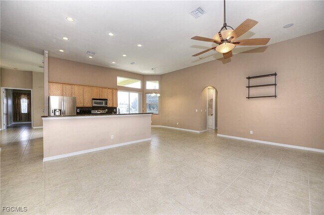 Building Photo - 522 SE 13th St