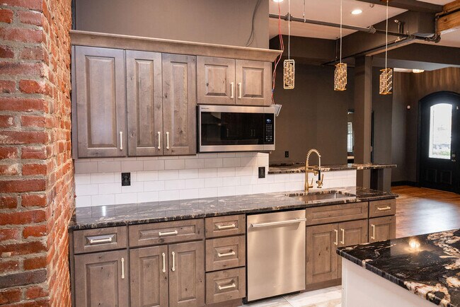 Building Photo - 275 S Limestone