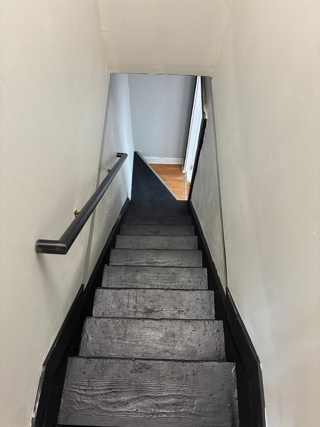 Building Photo - 533 Fairwood Ave