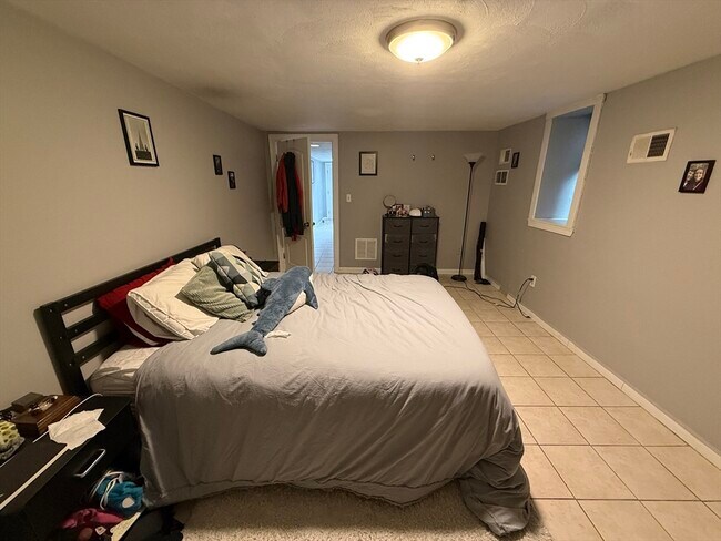 Building Photo - 146 W Fourth St