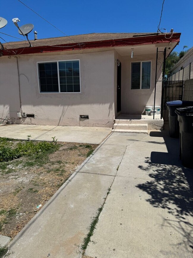 Primary Photo - 539-541 E 220th Street