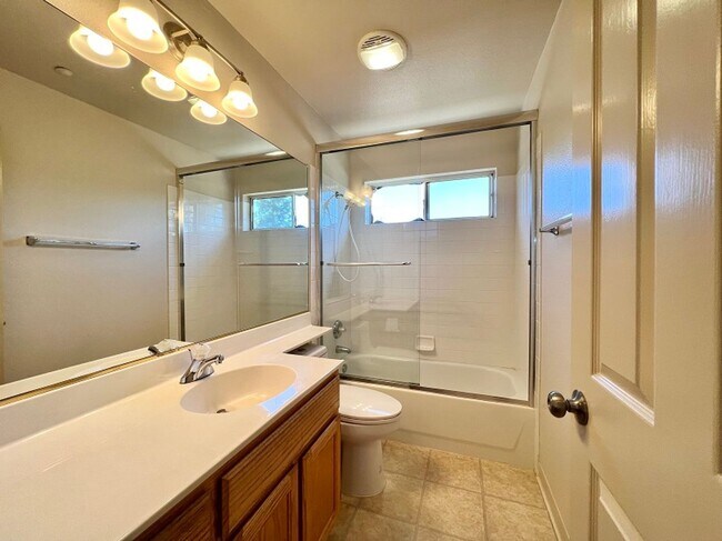 Building Photo - Spacious Four Bedroom Napa Home