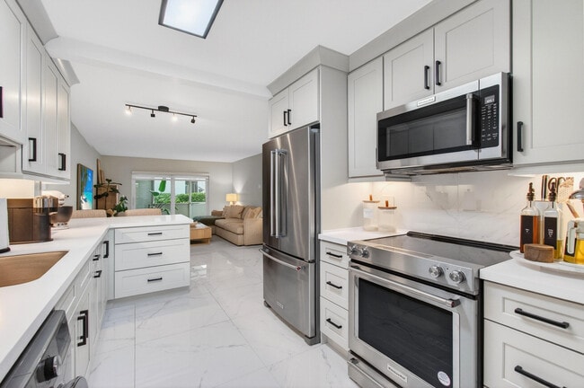 Building Photo - 322 N Federal Hwy