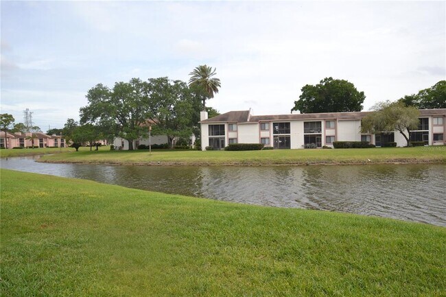 Building Photo - 161 Lakeside Dr
