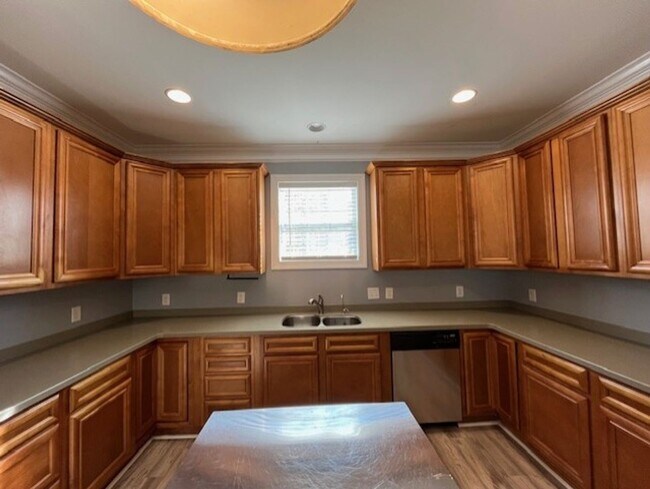 Building Photo - Lovely Home in the Love Grove subdivision!