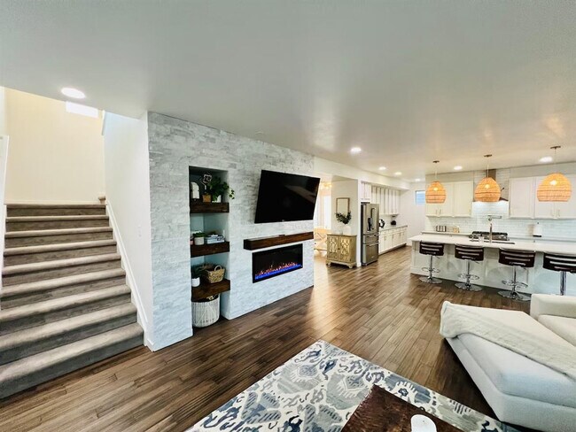 Building Photo - 15557 W 95th Ave