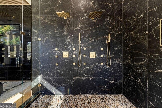 Building Photo - 3600 Lower Roswell Rd