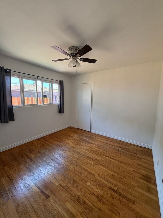 Building Photo - 3 BEDROOM 1.5 BATH HOUSE