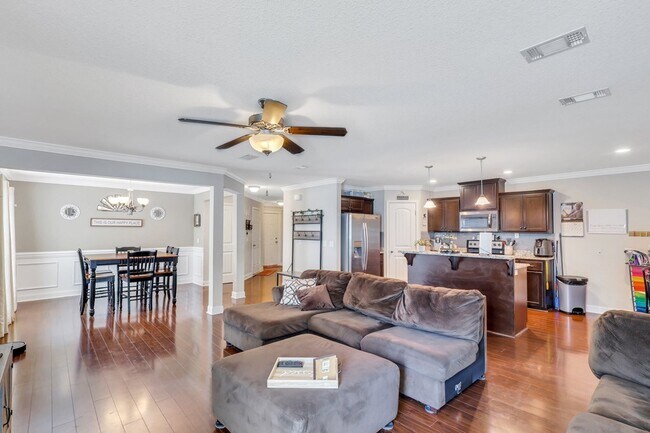 Building Photo - 203 Grandview Dr