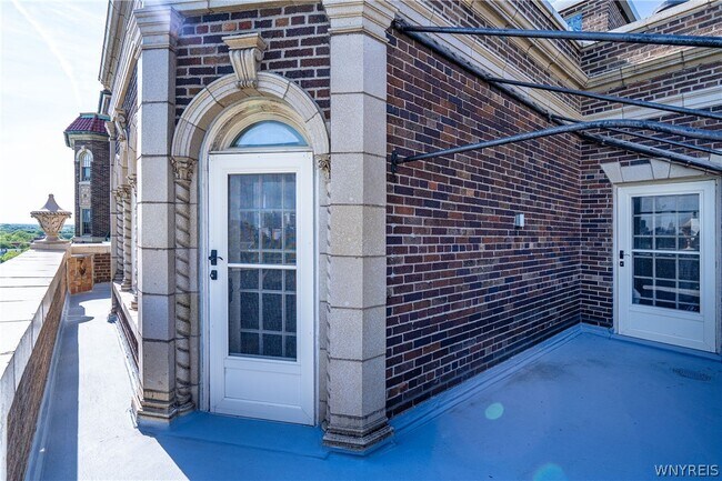 Building Photo - 83 Bryant St
