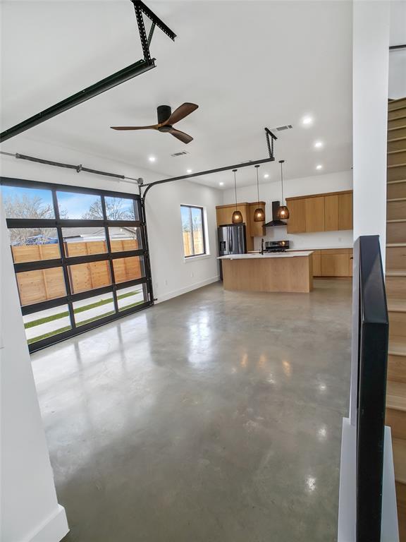 Building Photo - 6100 Walker Ln