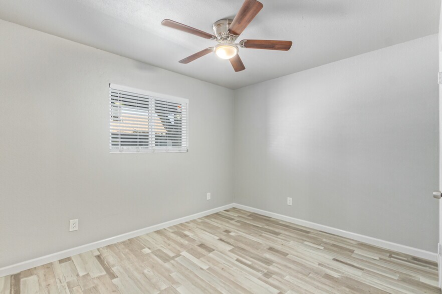 Bdrm 2 - 2937 E Beck Ln
