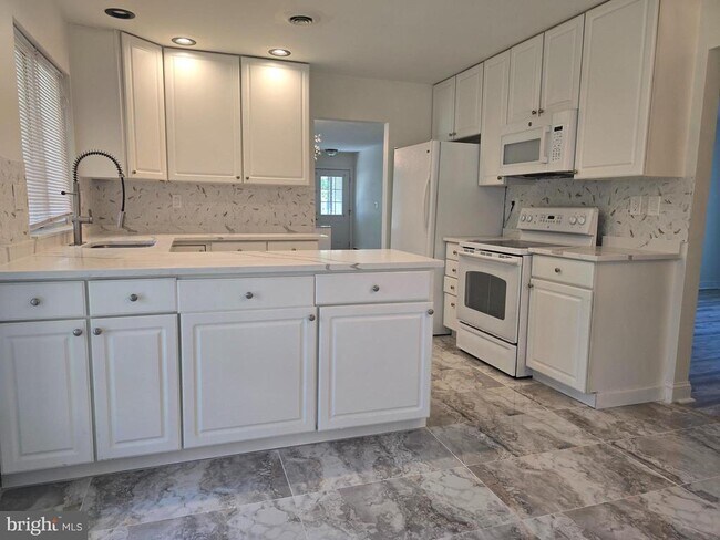 Building Photo - 30 Cotherstone Dr