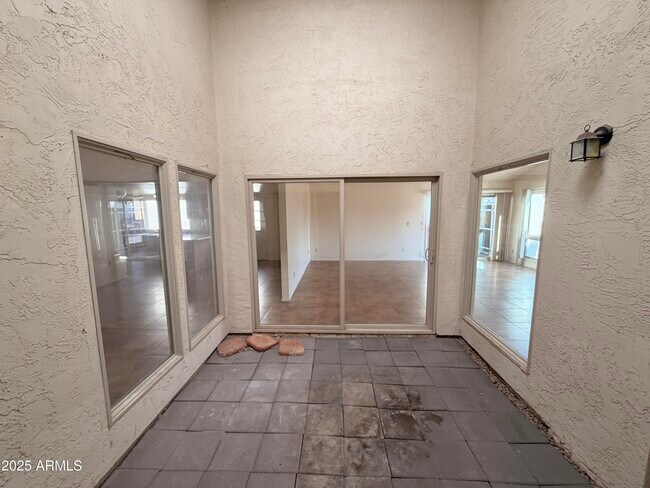 Building Photo - 2526 N 87th Way