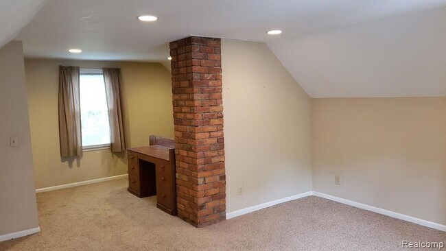 Building Photo - 1261 Pearson St