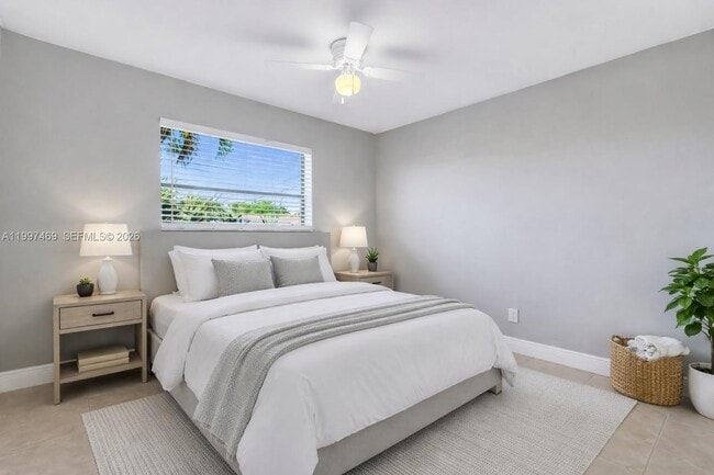 Building Photo - 1820 NW 35th Terrace