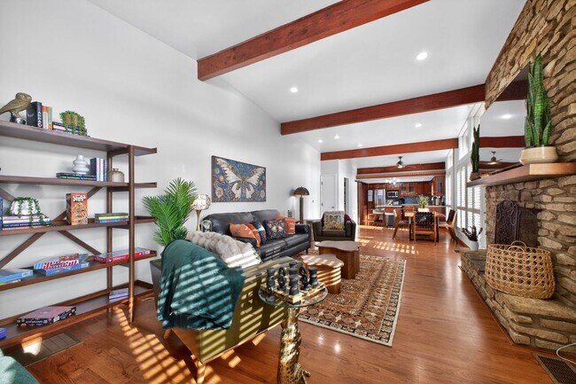 Building Photo - 5BR Retreat w/ Private Indoor Pool In Greensburg